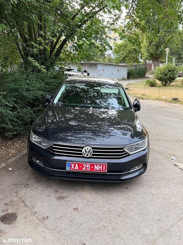 Culoarenegru Utilizat 2017 VW Passat Comfortline Break | 10.800 EUR (Preț bun) - Imagine 1/4