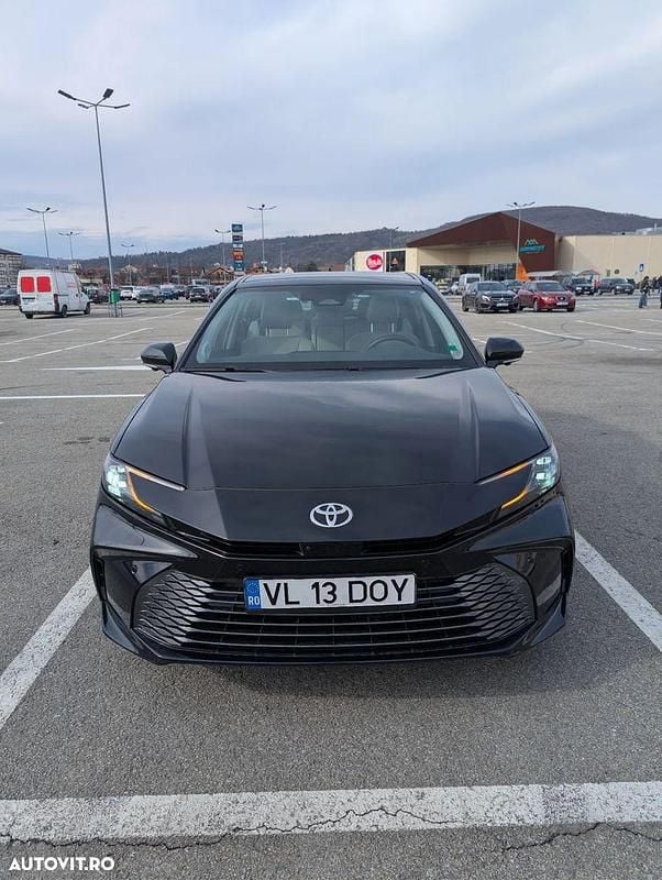 Second-hand Toyota Camry 218 CP (160 kW) 2025 Culoarenegru Berlinǎ