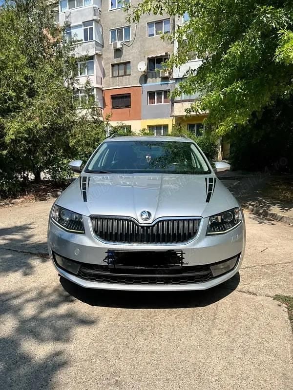 Argintiu Utilizat 2015 Skoda Octavia Sport Break | 7.650 EUR (Preț bun) - Imagine 1/4