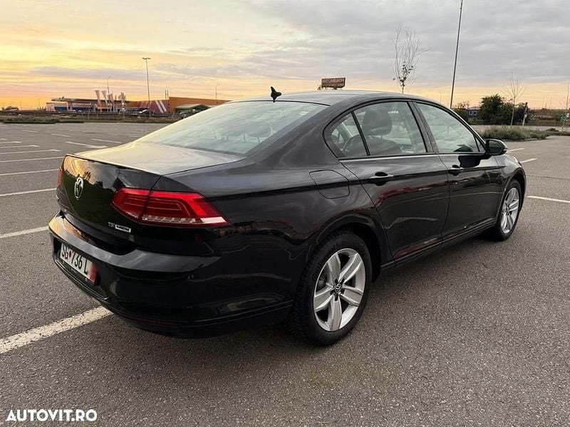Second-hand VW Passat Trendline 125 CP (91 kW) 2016 Culoarenegru Berlinǎ