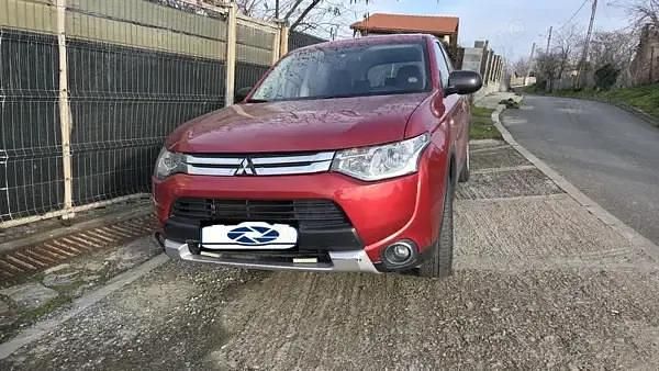 Second-hand Mitsubishi Outlander 150 CP (110 kW) 2015 Rosu SUV