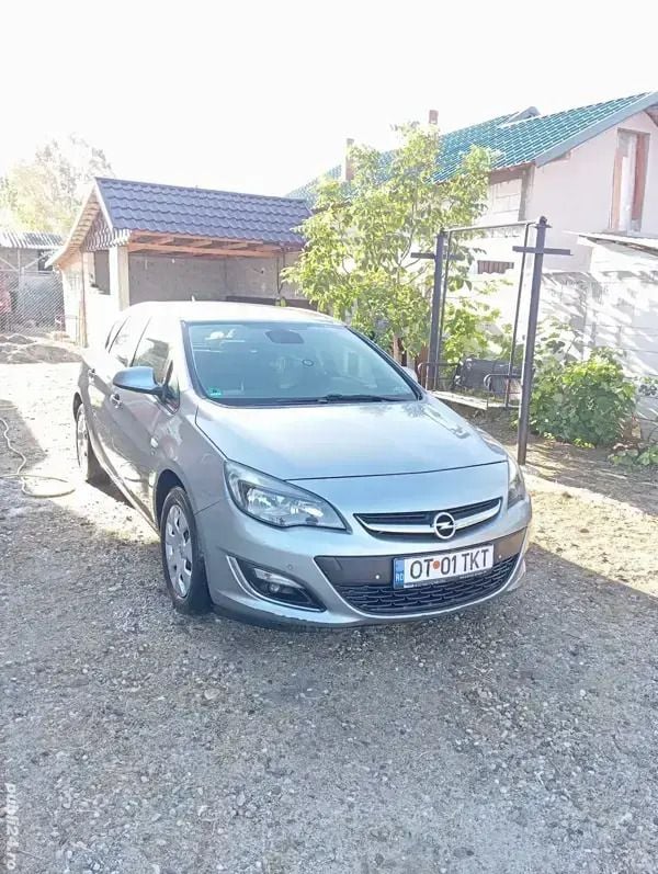 Utilizat 2013 Opel Astra Hatchback | 4.500 EUR (Puțin scump) - Imagine 1/4