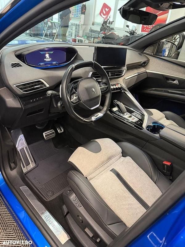 Second-hand Peugeot 3008 300 CP (220 kW) 2021 Culoarealbastru SUV