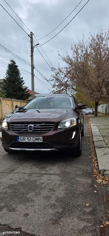 Culoaremaro Utilizat 2014 Volvo XC60 Summum SUV | 11.200 EUR (Preț bun) - Imagine 1/4