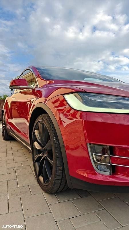 Culoarerosu Utilizat 2019 Tesla Model X SUV | 44.500 EUR - Imagine 1/4