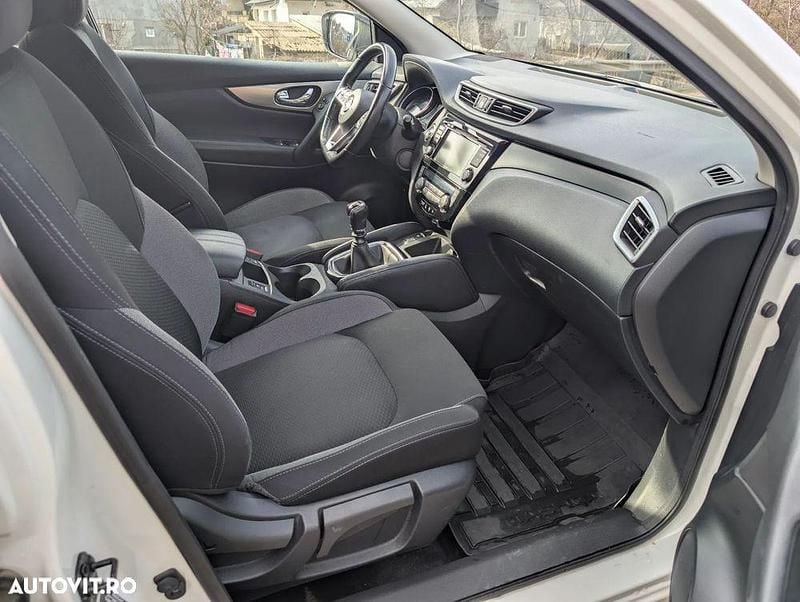 Second-hand Nissan Qashqai N-Connecta 157 CP (115 kW) 2019 Culoarealb SUV