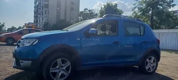 Utilizat 2013 Dacia Sandero Stepway Hatchback | 5.000 EUR (Puțin scump) - Imagine 1/4