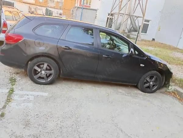 Negru Second-hand 2012 Opel Astra Sport Hatchback | 5.000 EUR (Preț OK) - Imagine 1/4