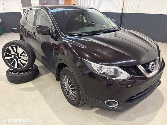 Second-hand Nissan Qashqai Acenta 110 CP (80 kW) 2017 Culoaremaro SUV