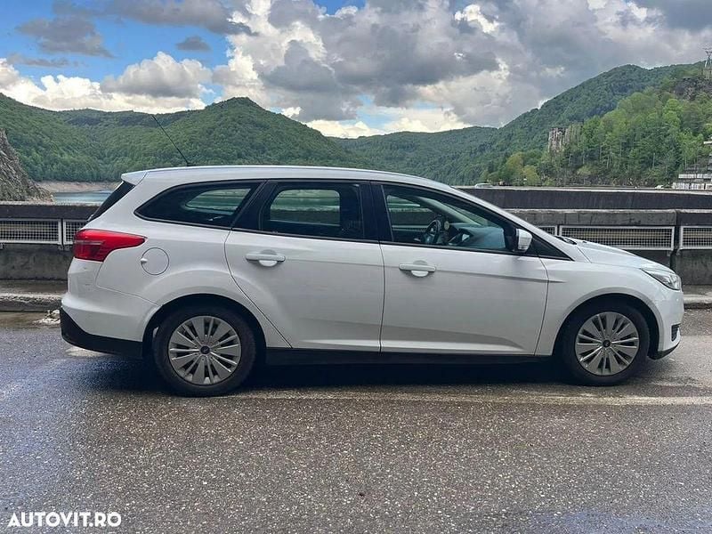 Culoarealb Utilizat 2015 Ford Focus Trend Break | 3.900 EUR (Preț bun) - Imagine 1/4