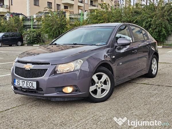 Gri Utilizat 2013 Chevrolet Cruze Hatchback | 3.990 EUR - Imagine 1/4