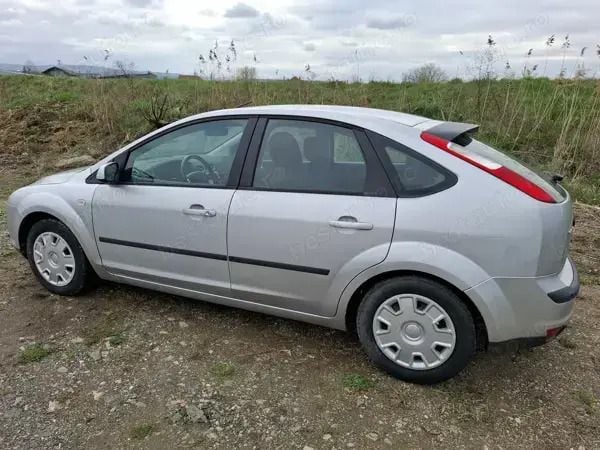 Gri Utilizat 2005 Ford Focus Berlinǎ | 2.000 EUR (Preț OK) - Imagine 1/4