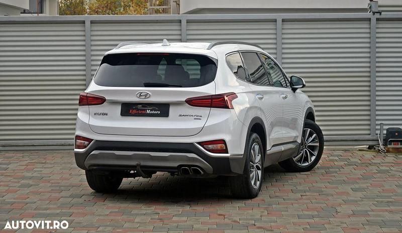 Second-hand Hyundai Santa Fe Premium 200 CP (147 kW) 2019 Culoarealb SUV