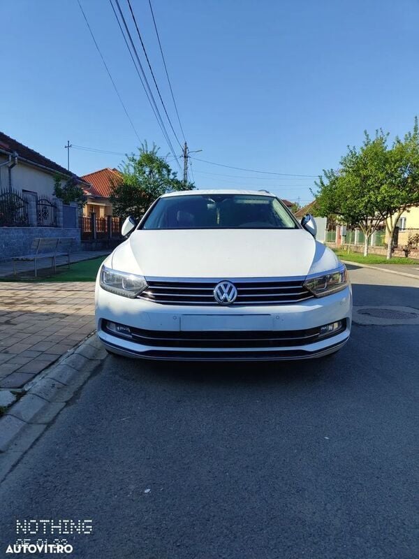 Alb Utilizat 2018 VW Passat Break | 13.000 EUR (Super Preț) - Imagine 1/4