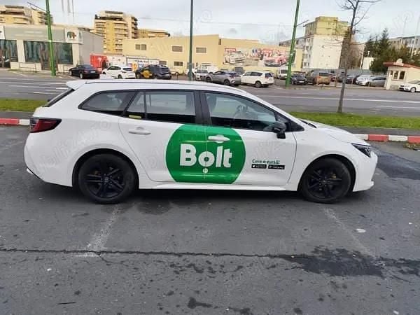 Alb Utilizat 2019 Toyota Corolla Hybrid Break | 12.150 EUR (Preț OK) - Imagine 1/4