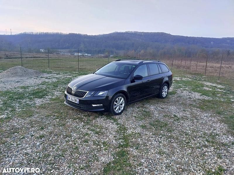 Culoarenegru Utilizat 2017 Skoda Octavia Premium Edition Break | 9.300 EUR (Preț OK) - Imagine 1/4