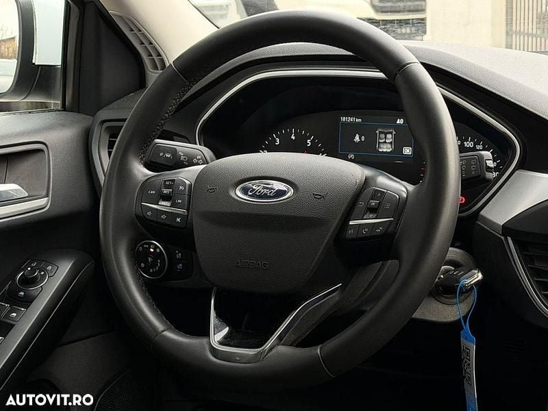 Second-hand Ford Focus Cool & Connect 100 CP (73 kW) 2022 Culoarealb Hatchback