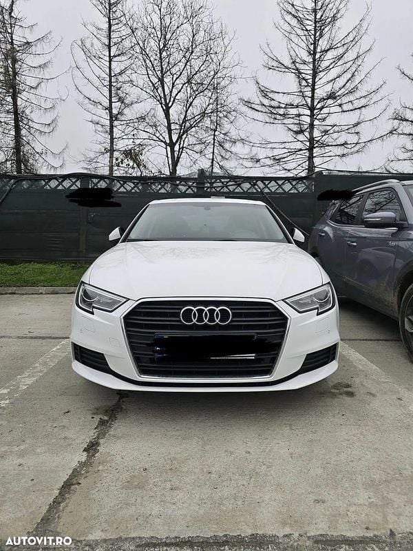 Second-hand Audi A3 Sport 116 CP (85 kW) 2018 Culoarealb Berlinǎ