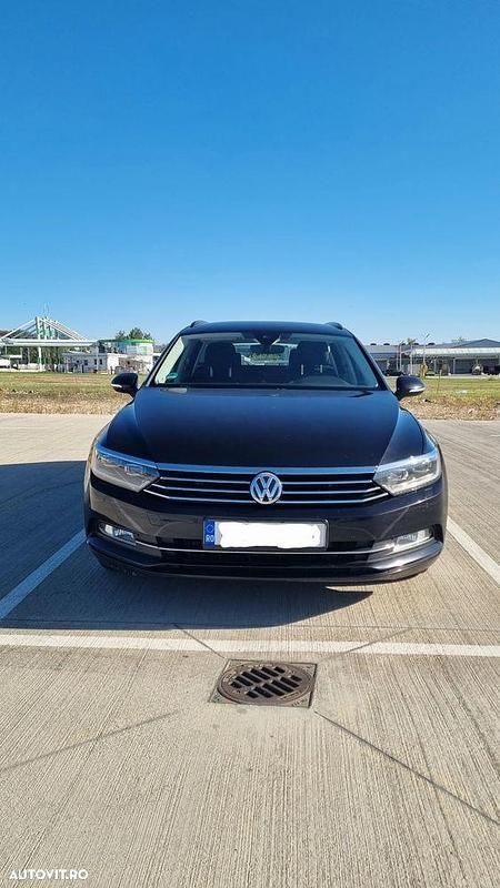 Culoarenegru Utilizat 2017 VW Passat Comfortline Break | 12.800 EUR (Preț OK) - Imagine 1/4