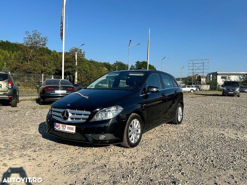 Culoarenegru Utilizat 2012 Mercedes B180 Monovolum | 5.998 EUR - Imagine 1/4