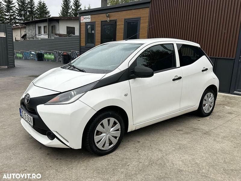 Culoarealb Utilizat 2017 Toyota Aygo Hatchback | 3.900 EUR (Puțin scump) - Imagine 1/4
