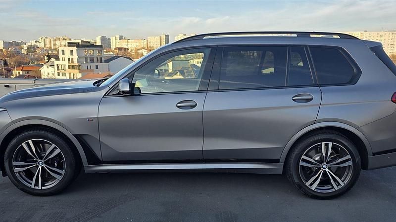 Second-hand BMW X7 Comfort Edition 340 CP (250 kW) 2025 Gri frozen pure bmw individual metalizat SUV