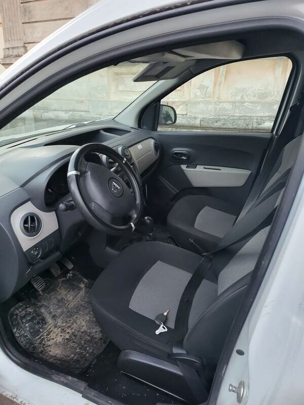 Alb Utilizat 2014 Dacia Dokker Van | 4.760 EUR (Preț OK) - Imagine 1/4