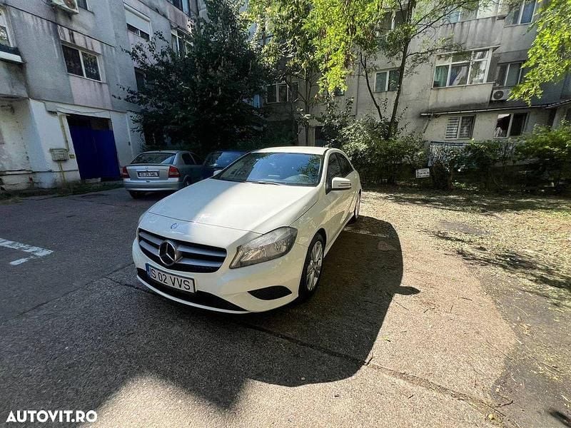 Second-hand Mercedes A160 90 CP (66 kW) 2015 Culoarealb Hatchback