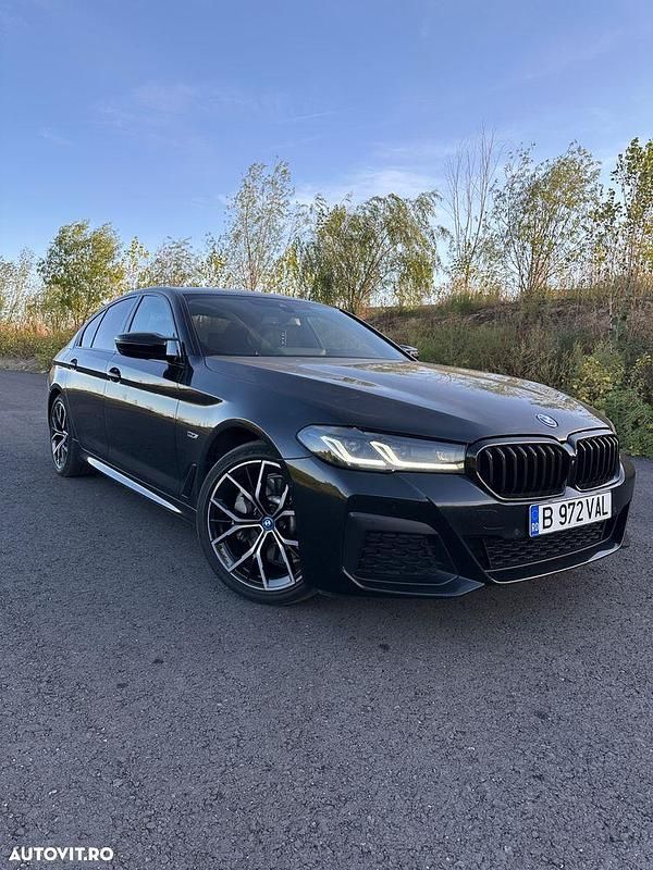 Culoarenegru Utilizat 2022 BMW 530e Comfort Edition Berlinǎ | 34.990 EUR (Preț OK) - Imagine 1/4