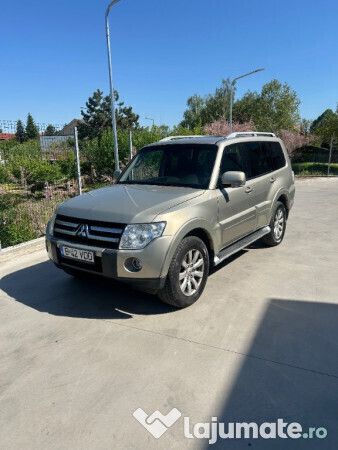 Auriu Utilizat 2009 Mitsubishi Pajero SUV | 12.000 EUR - Imagine 1/4