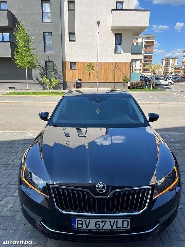 Negru Utilizat 2016 Skoda Superb Ambition Berlinǎ | 14.250 EUR (Scump) - Imagine 1/4