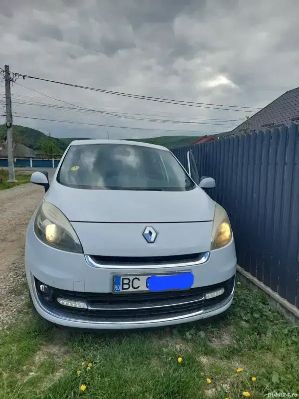 Utilizat 2012 Renault Grand Scénic III Monovolum | 5.500 EUR (Puțin scump) - Imagine 1/4