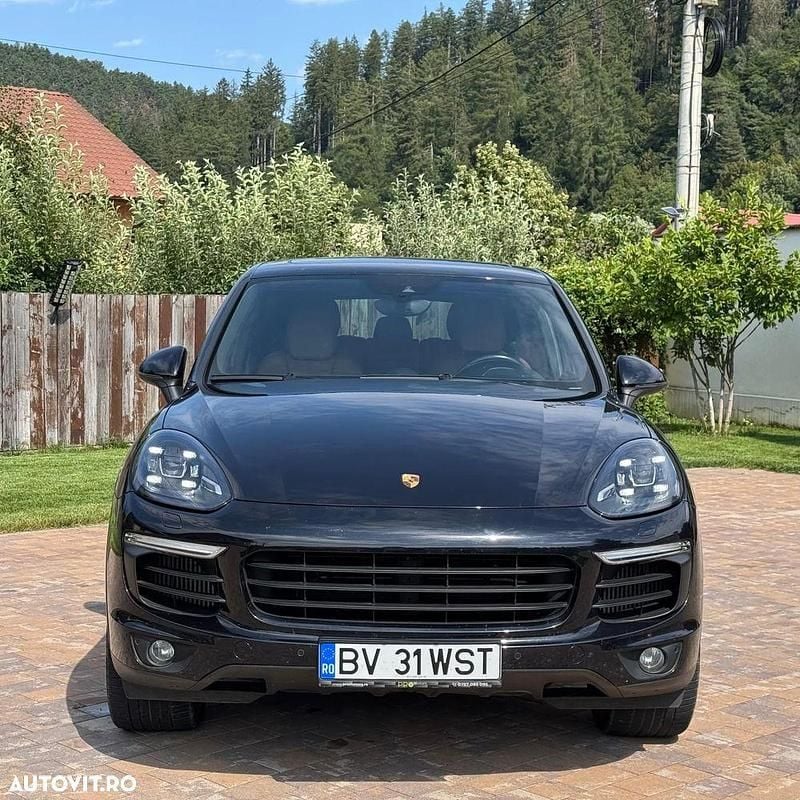 Culoarenegru Utilizat 2016 Porsche Cayenne SUV | 30.800 EUR (Preț bun) - Imagine 1/4