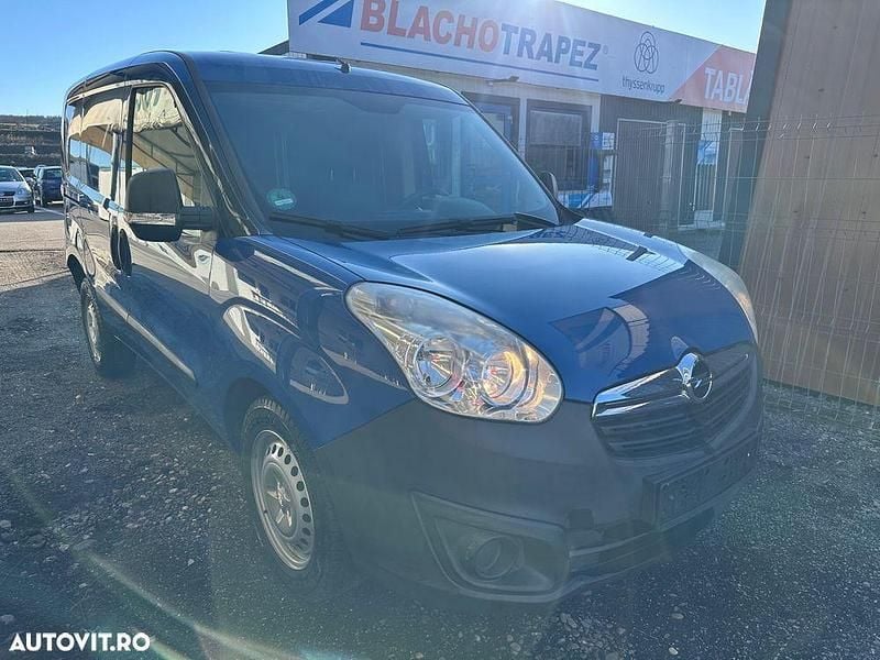 Second-hand Opel Combo 135 CP (99 kW) 2016 Culoarealbastru Monovolum