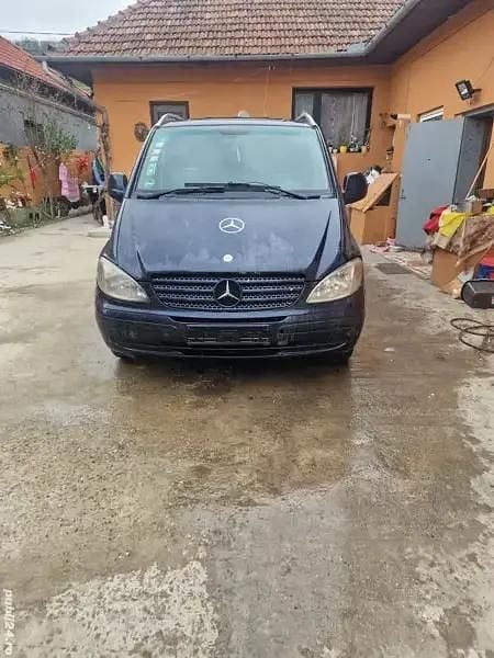 Negru Utilizat 2004 Mercedes Vito Monovolum | 3.300 EUR (Super Preț) - Imagine 1/4