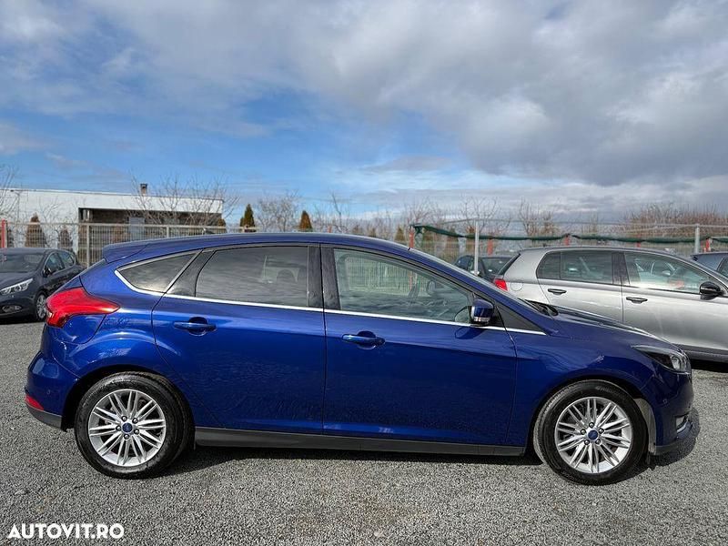 Second-hand Ford Focus Titanium 125 CP (91 kW) 2015 Culoarealbastru Hatchback