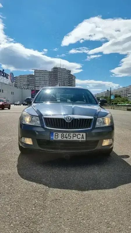 Gri Utilizat 2010 Skoda Octavia Hatchback | 4.900 EUR - Imagine 1/4