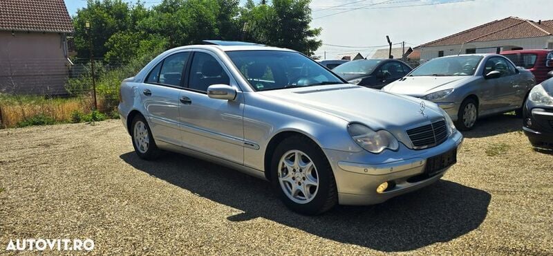 Argint Utilizat 2003 Mercedes C180 Classic Berlinǎ | 2.890 EUR - Imagine 1/4