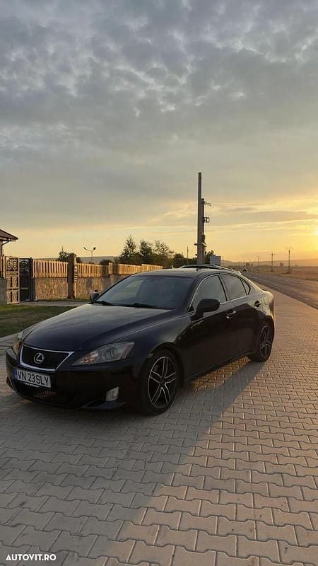 Culoarenegru Utilizat 2007 Lexus IS250 Luxury Line Berlinǎ | 6.500 EUR - Imagine 1/4