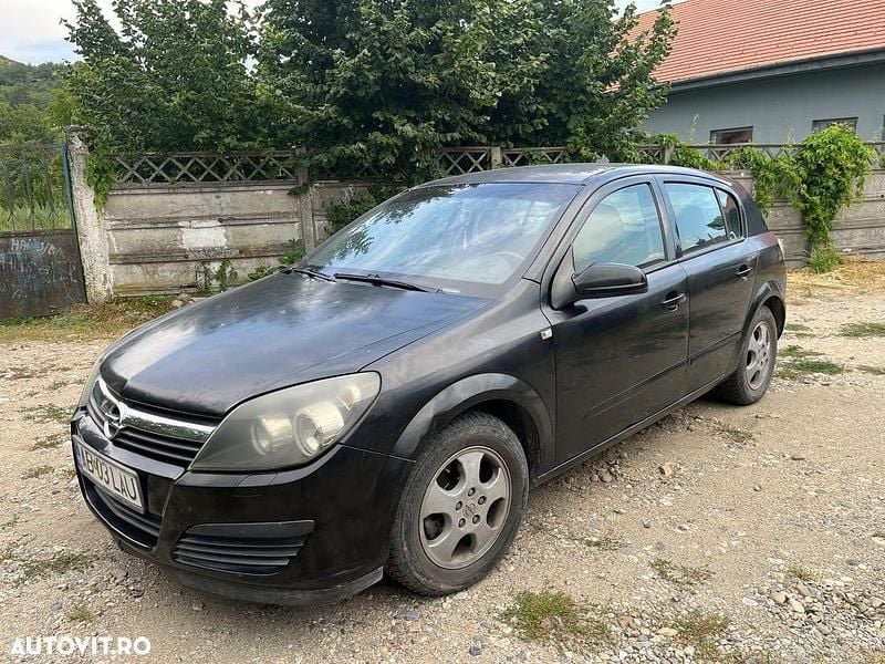 Culoarenegru Utilizat 2006 Opel Astra Hatchback | 1.900 EUR (Preț OK) - Imagine 1/4