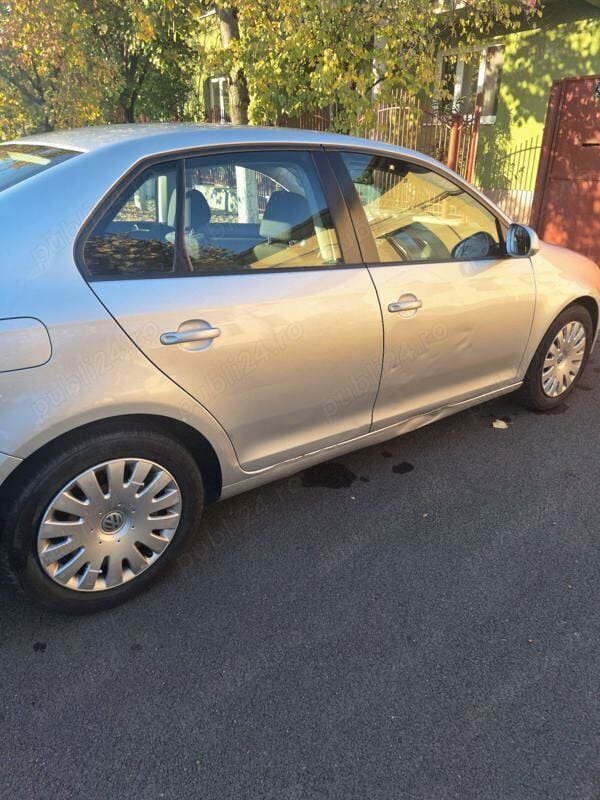 Second-hand VW Jetta 105 CP (77 kW) 2009 Argintiu Berlinǎ