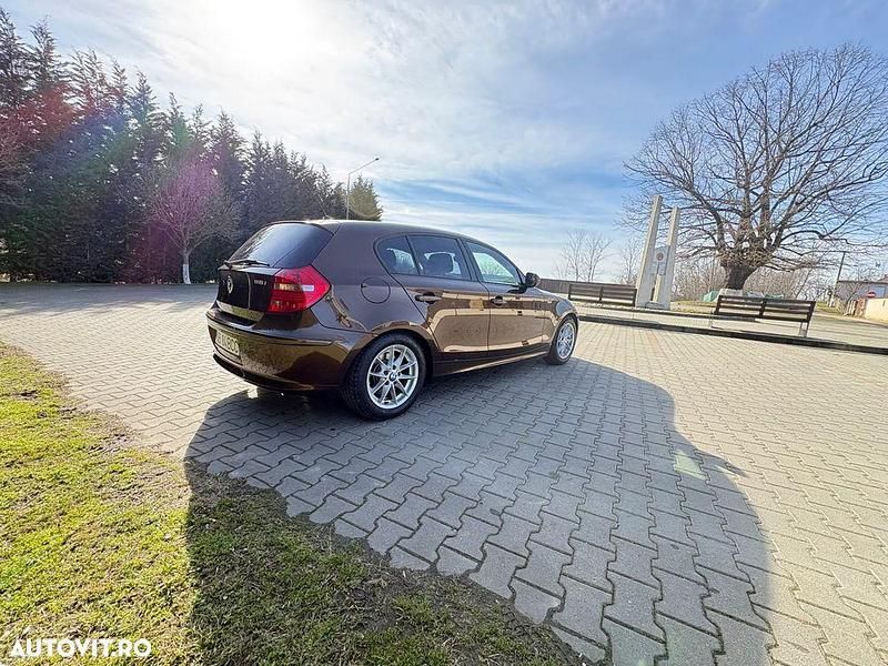 Second-hand BMW 118 Sport Line 143 CP (105 kW) 2011 Culoaremaro Hatchback