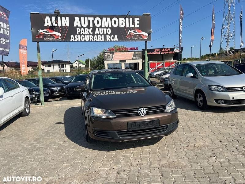 Culoaremaro Utilizat 2011 VW Jetta Comfortline Berlinǎ | 6.900 EUR (Scump) - Imagine 1/4