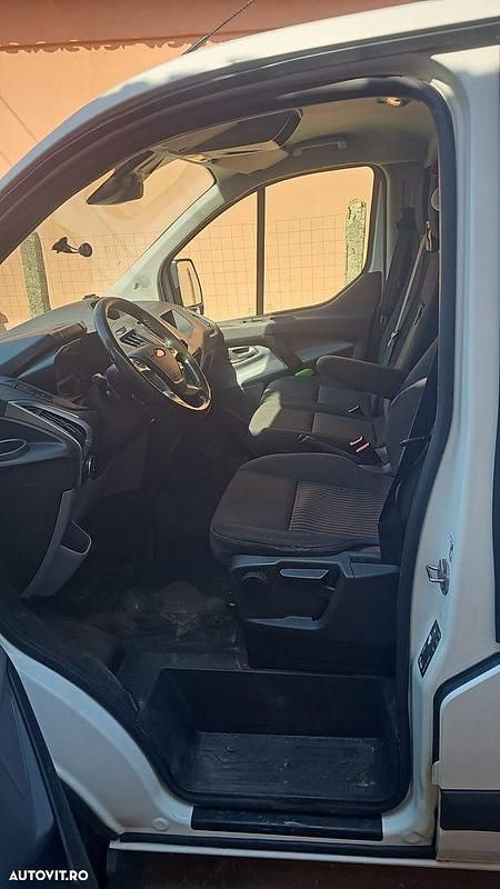 Second-hand Ford Transit Custom 130 CP (95 kW) 2017 Culoarealb Monovolum