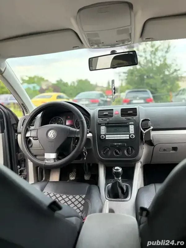 Utilizat 2006 VW Jetta Berlinǎ | 2.300 EUR (Preț OK) - Imagine 1/4