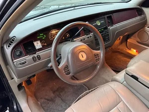 Second-hand Lincoln Town Car 240 CP (176 kW) 2003 Negru Berlinǎ