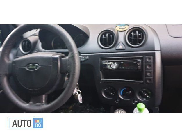 Second-hand Ford Fiesta 80 CP (58 kW) 2005 Albastru Hatchback