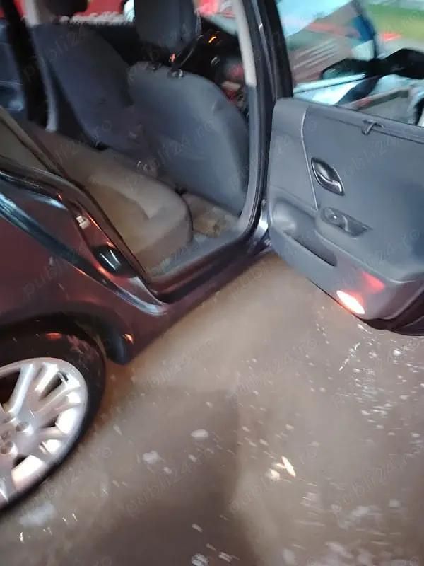 Utilizat 2004 Renault Laguna II | 1.500 EUR - Imagine 1/4