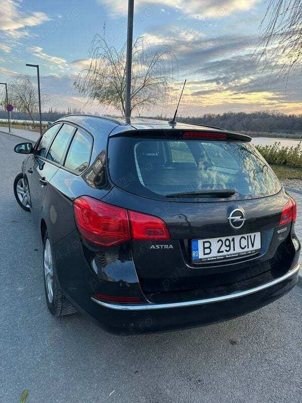 Utilizat 2014 Opel Astra Sport Break | 4.700 EUR (Preț bun) - Imagine 1/4