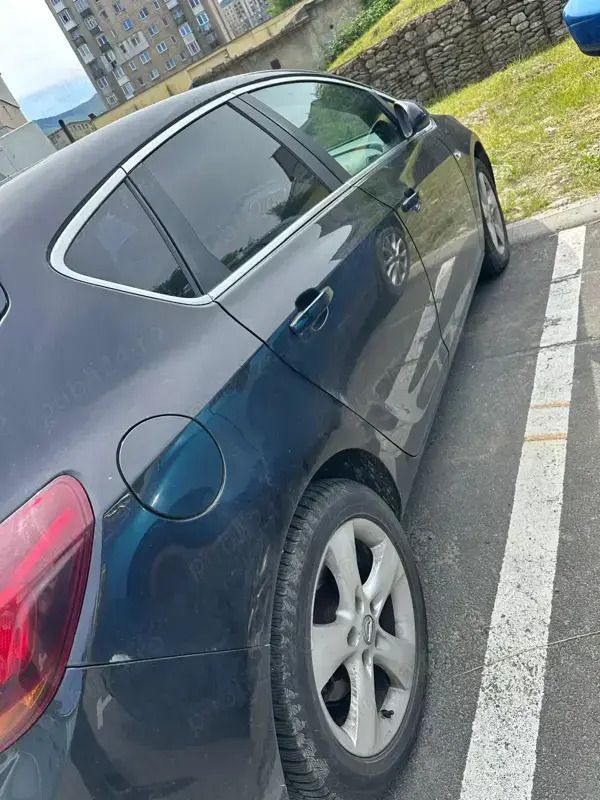 Second-hand Opel Astra 125 CP (91 kW) 2011 Hatchback